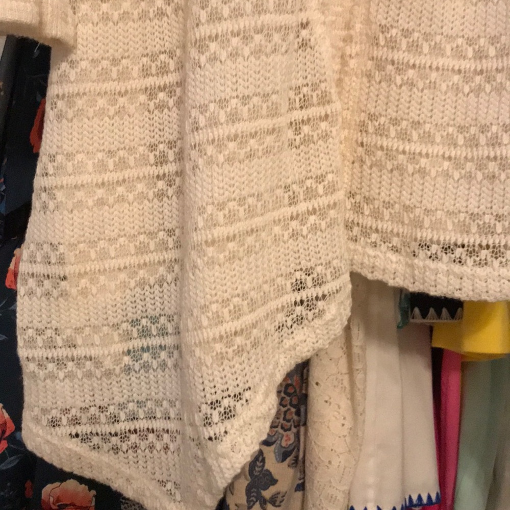 Ivory pace tunic. - Picture 3 of 4